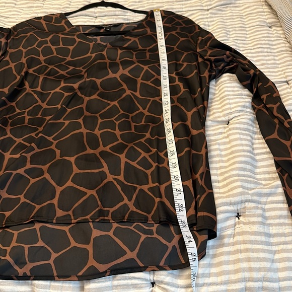 Women’s Banana Republic Blouse Animal Print Size M Excellent Condition!! - Picture 7 of 7